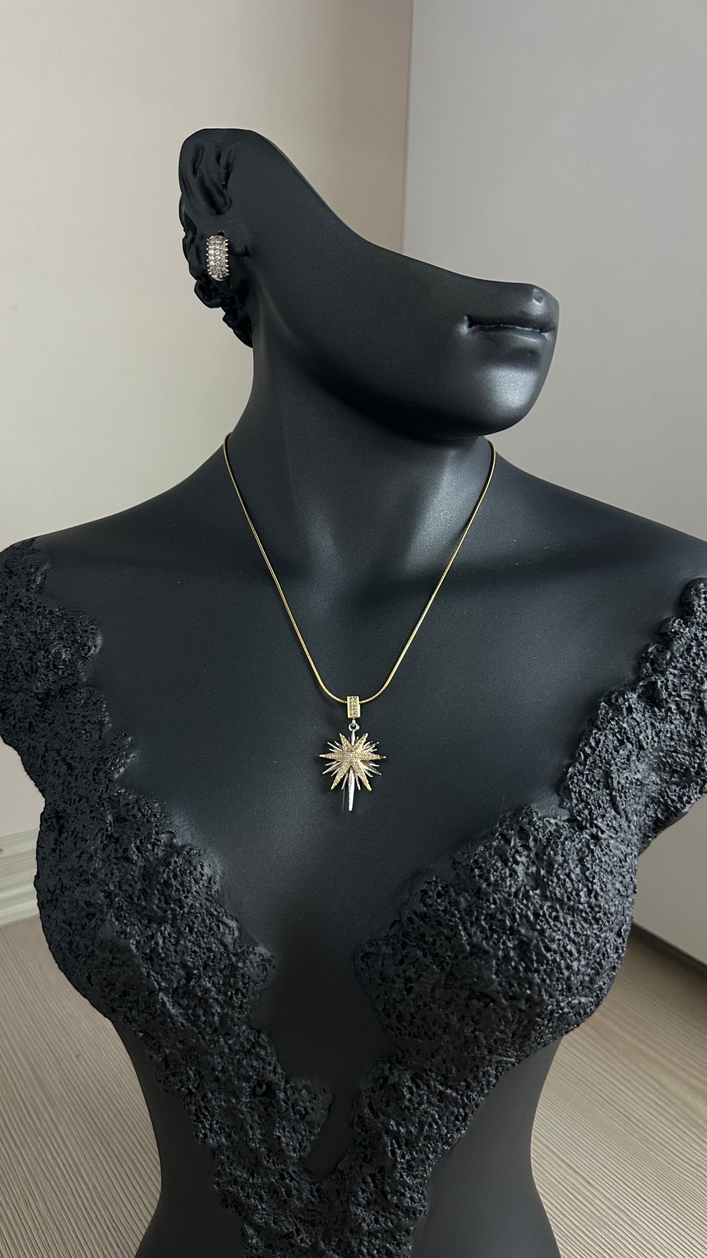 316L Çelik Gold Renk Gümüş Zirkon Taşlı Yıldız Model Kadın Kolye