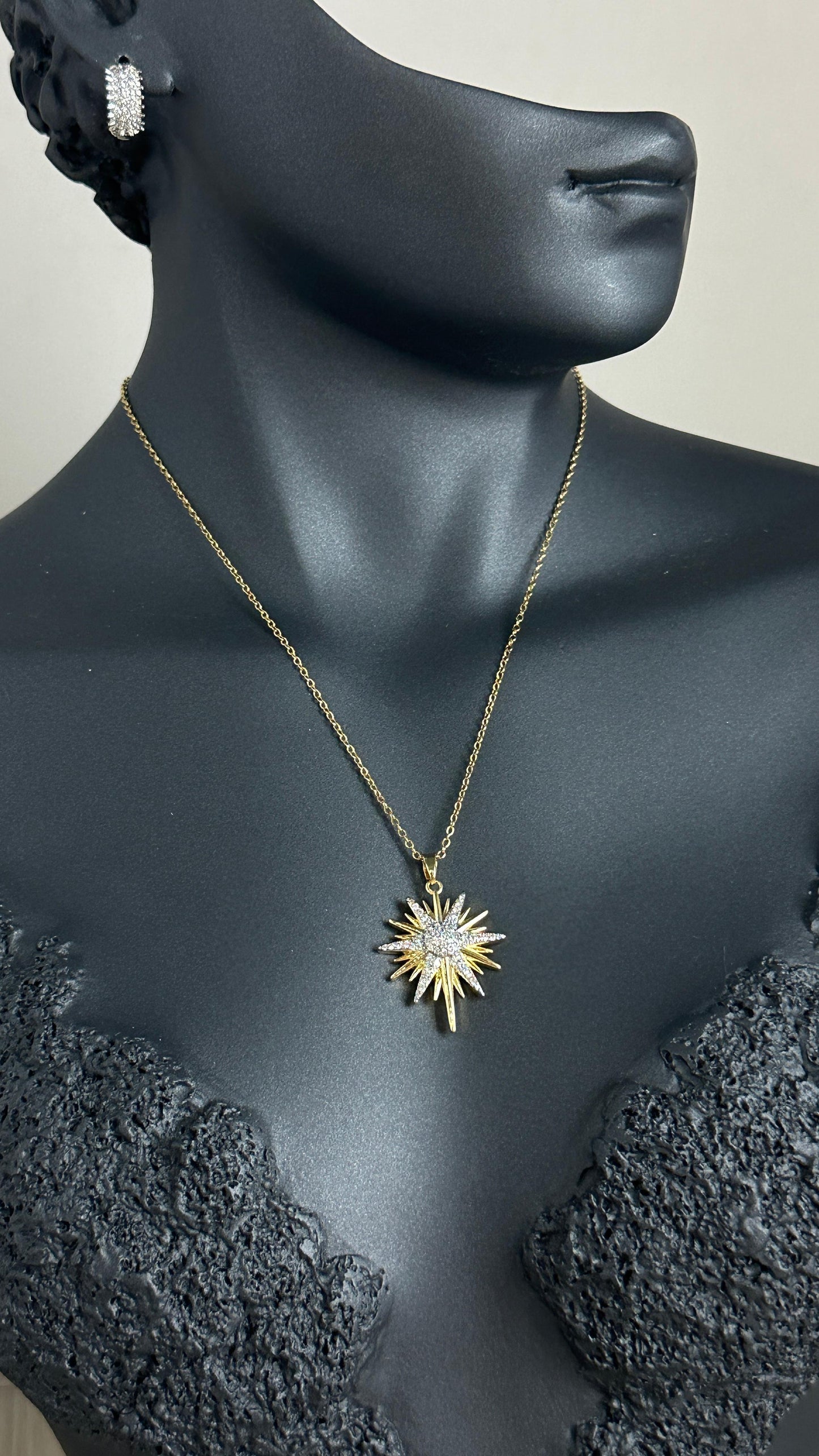 316L Çelik Gold Renk Zincir Zirkon Taşlı Kuzey Yıldızı Model Kadın Kolye