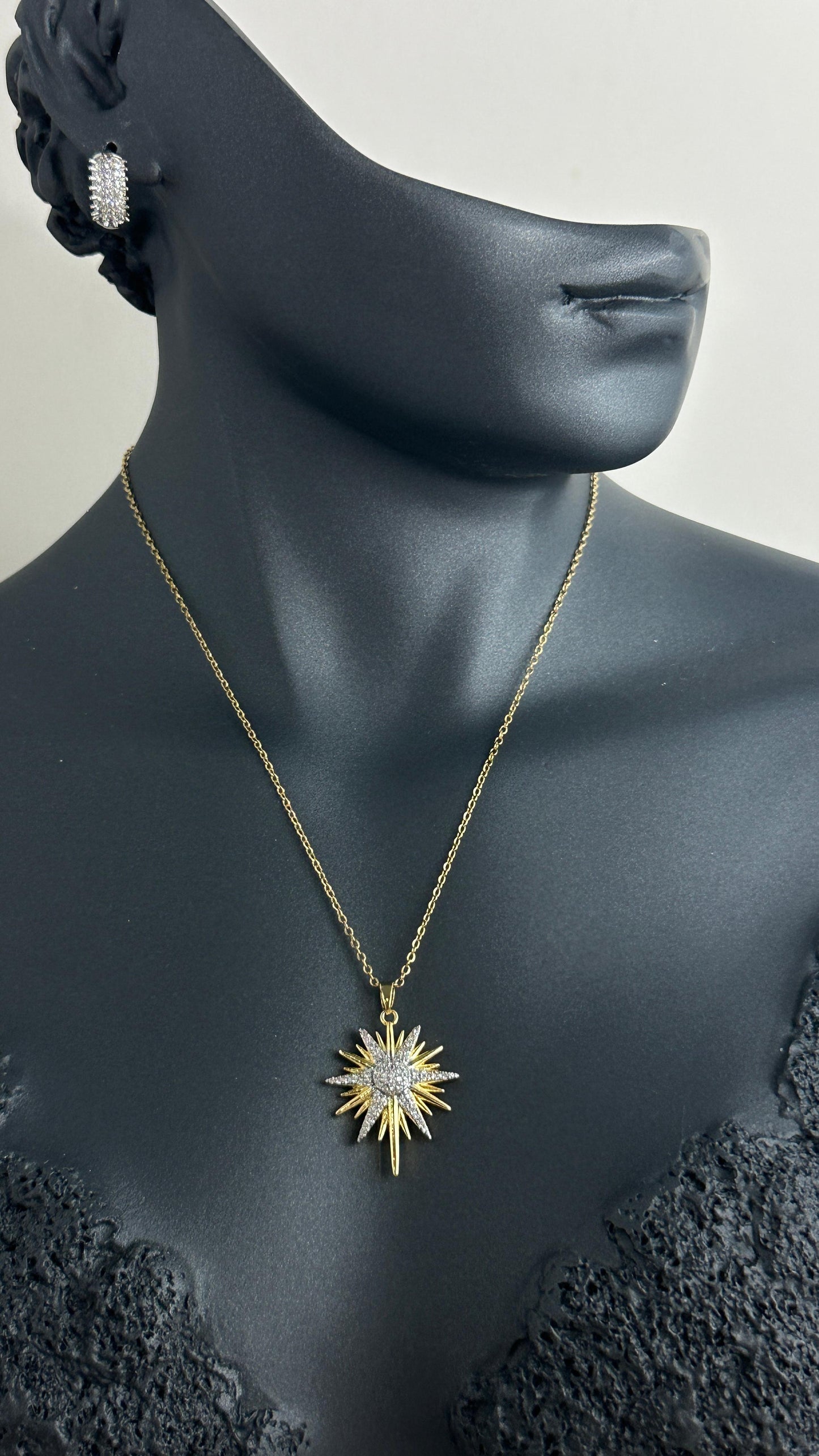 316L Çelik Gold Renk Zincir Zirkon Taşlı Kuzey Yıldızı Model Kadın Kolye
