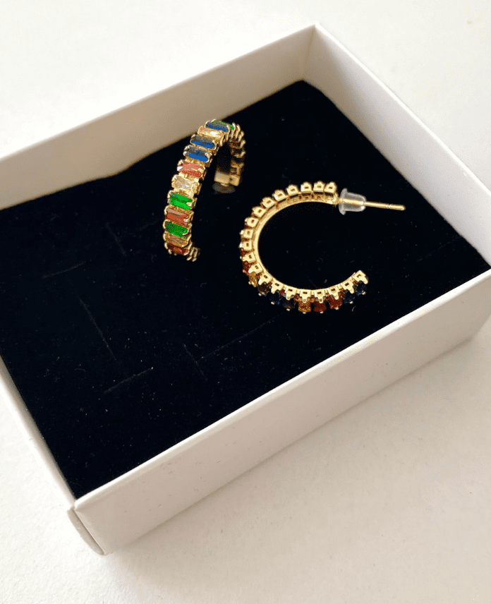 Çelik Kalp Su Yolu Renkli Baget Taşlı Küpe