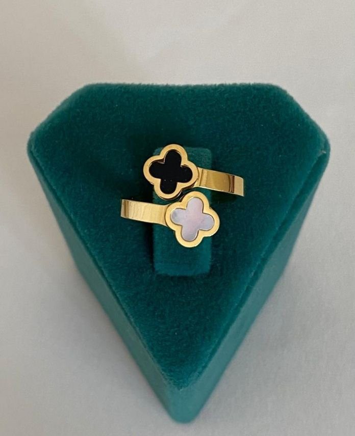 Çelik Gold Ayarlamalı Yonca Siyah Beyaz Yüzük