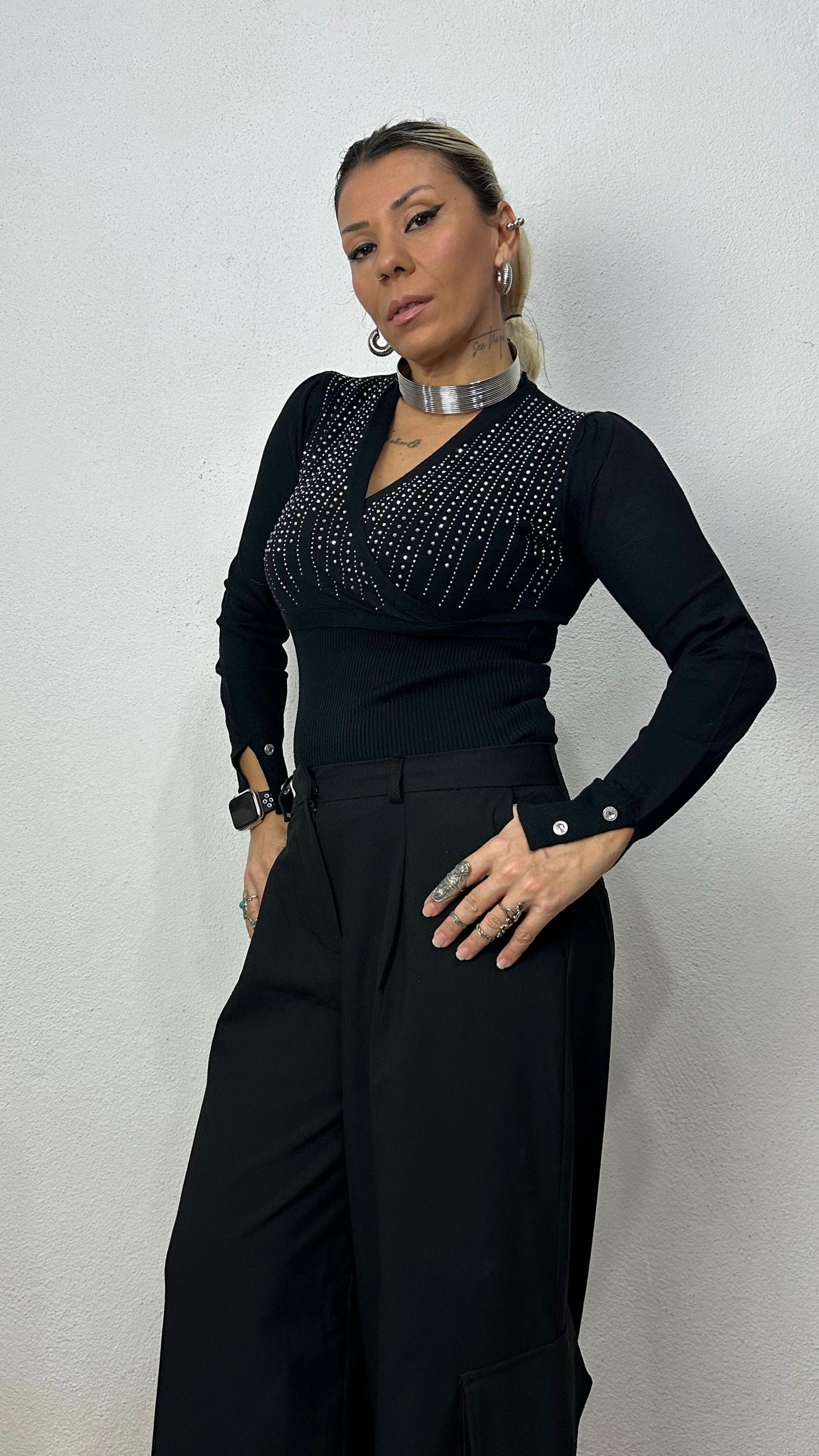 Nunu By Glam Siyah Taşlı V Yaka Triko