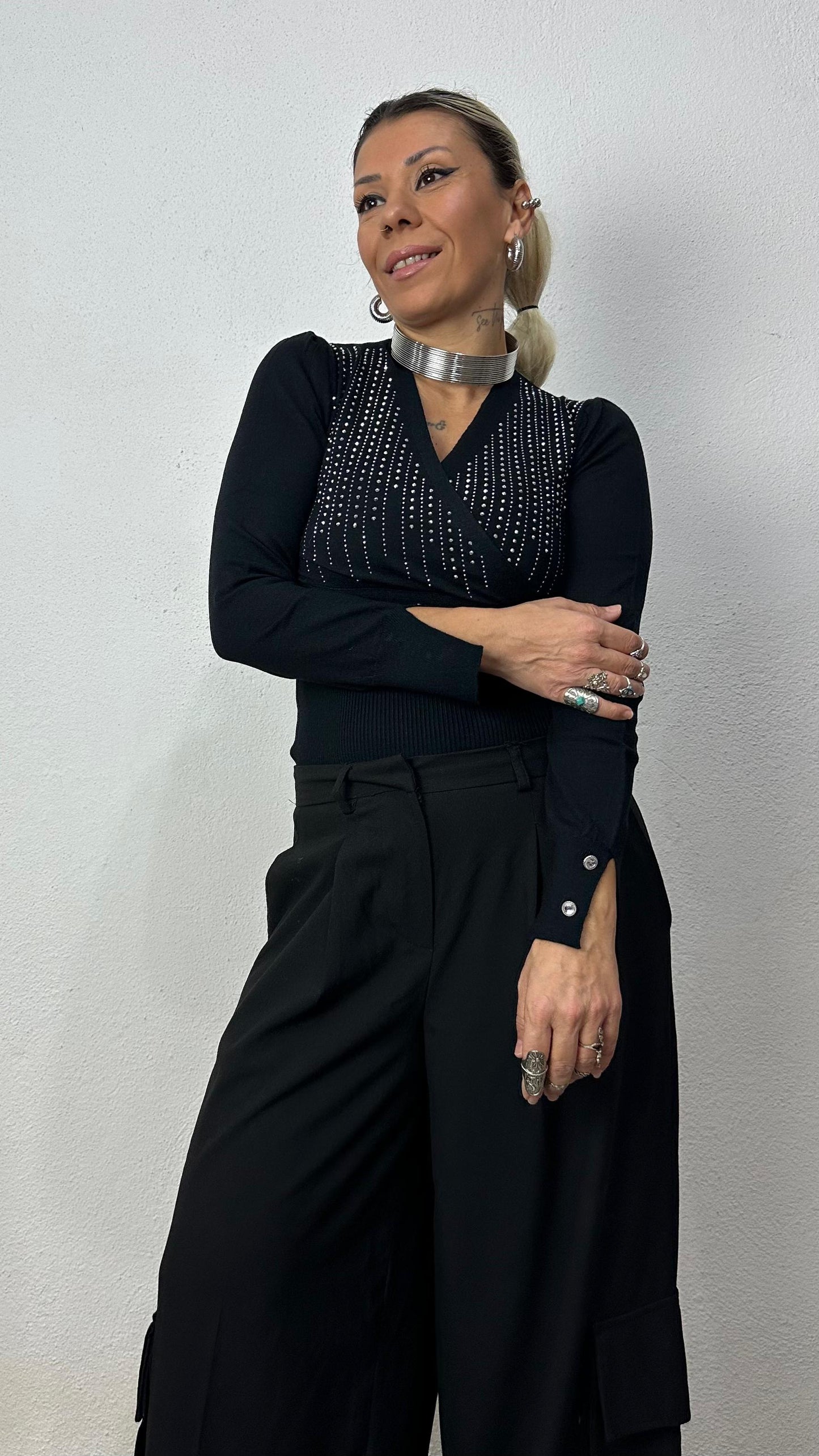 Nunu By Glam Siyah Taşlı V Yaka Triko