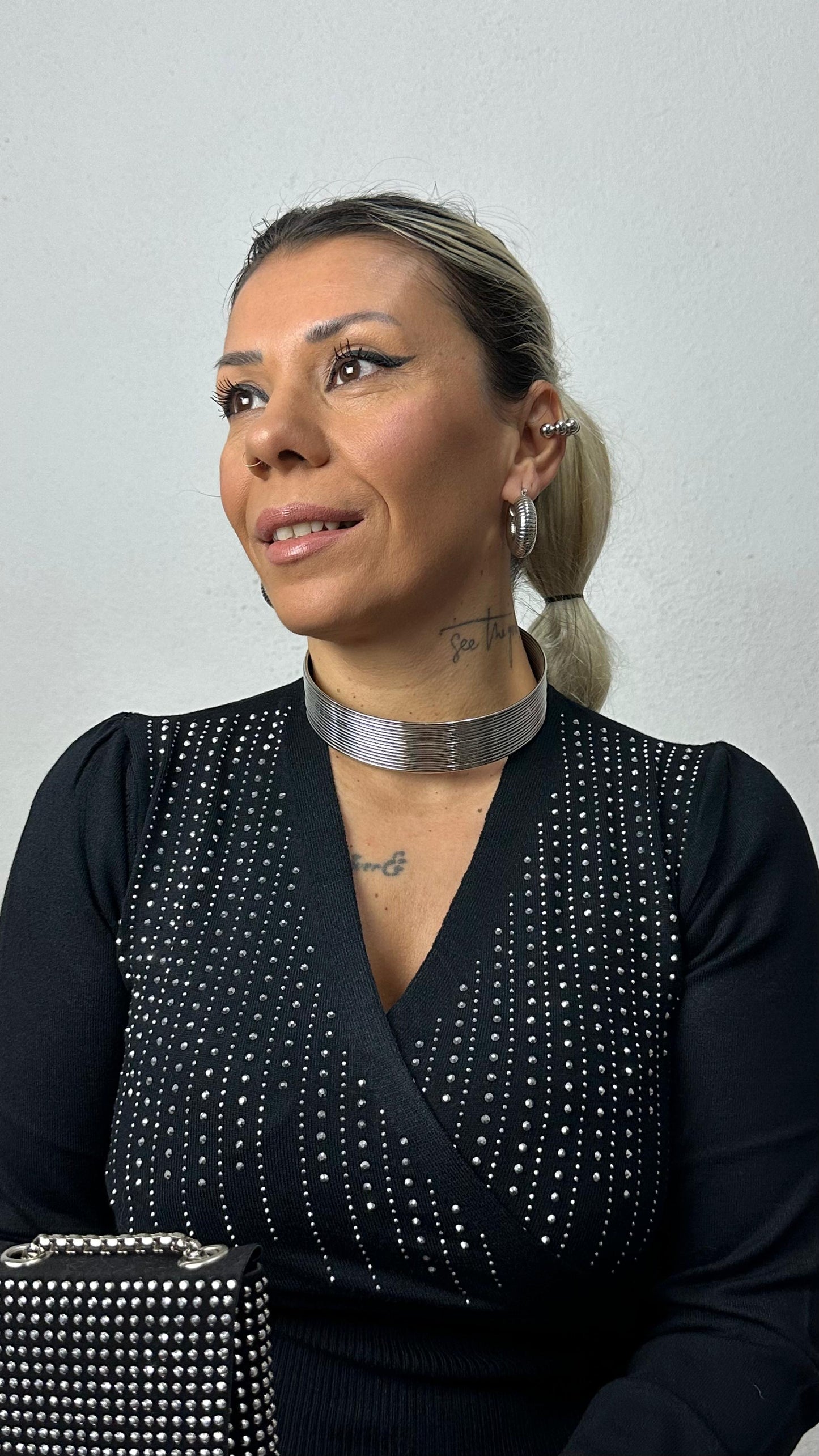 Nunu By Glam Siyah Taşlı V Yaka Triko