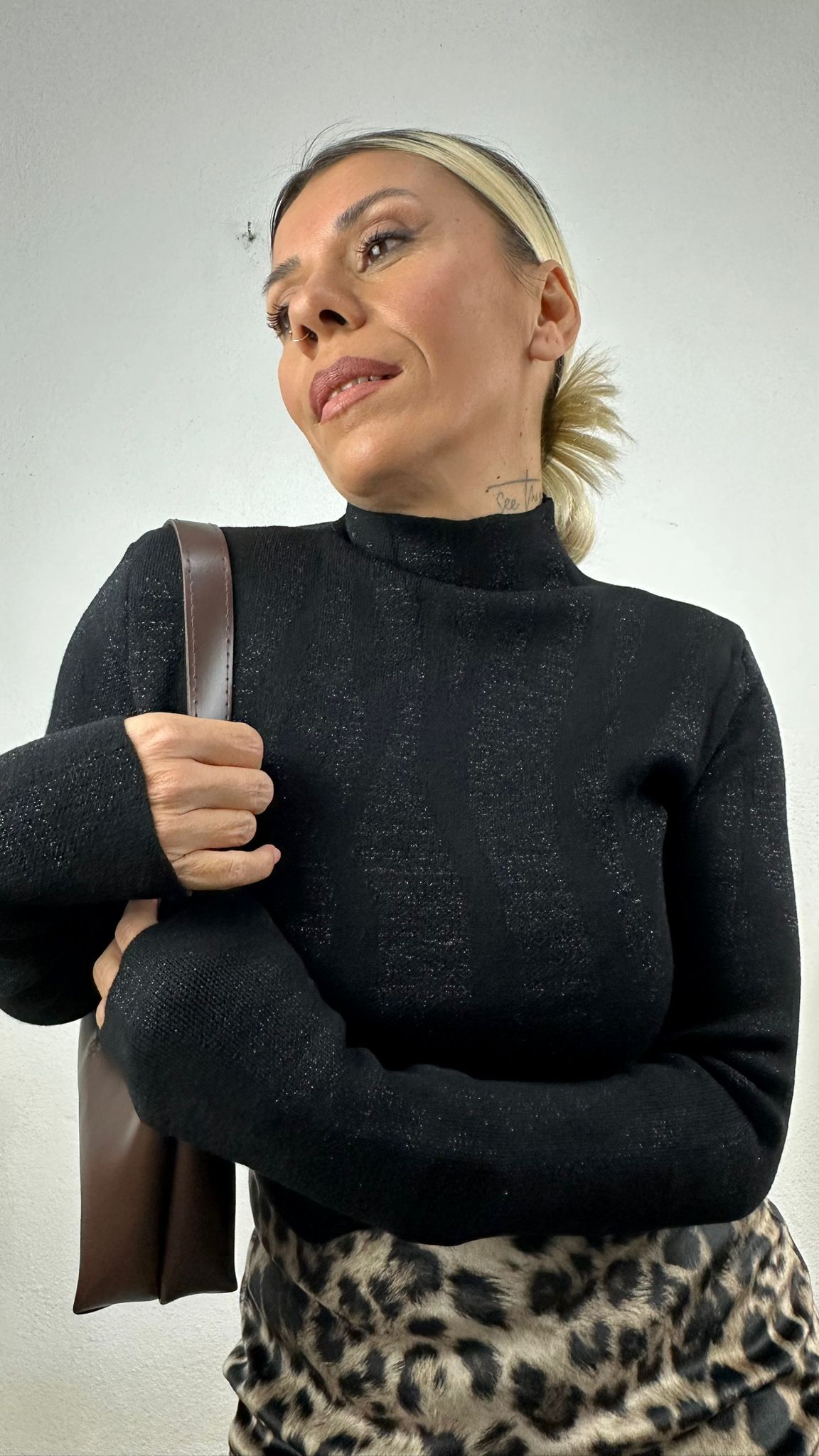 Nunu By Luxe Knit Asimetrik Siyah Simli Vatkalı Kazak
