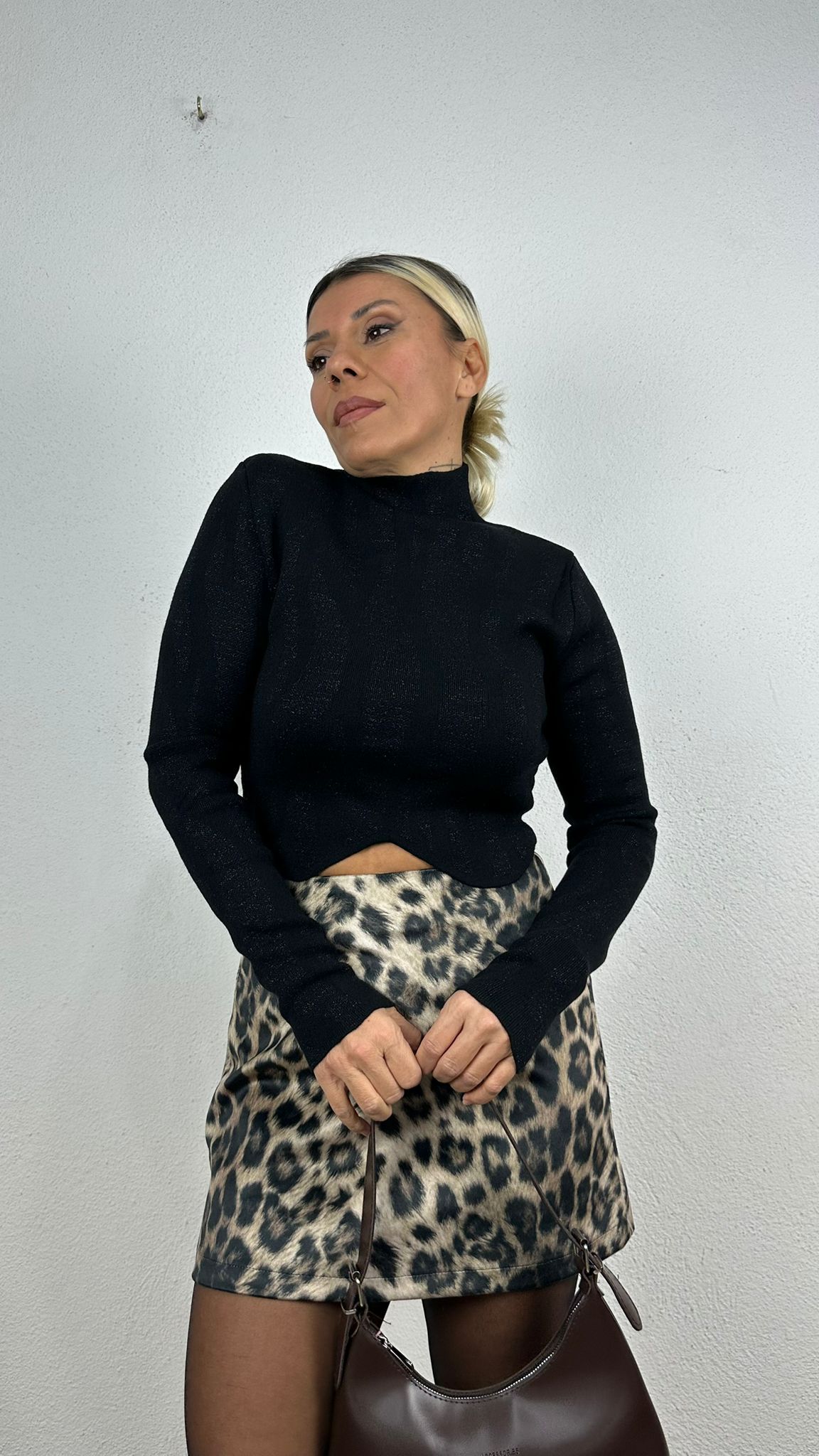 Nunu By Luxe Knit Asimetrik Siyah Simli Vatkalı Kazak