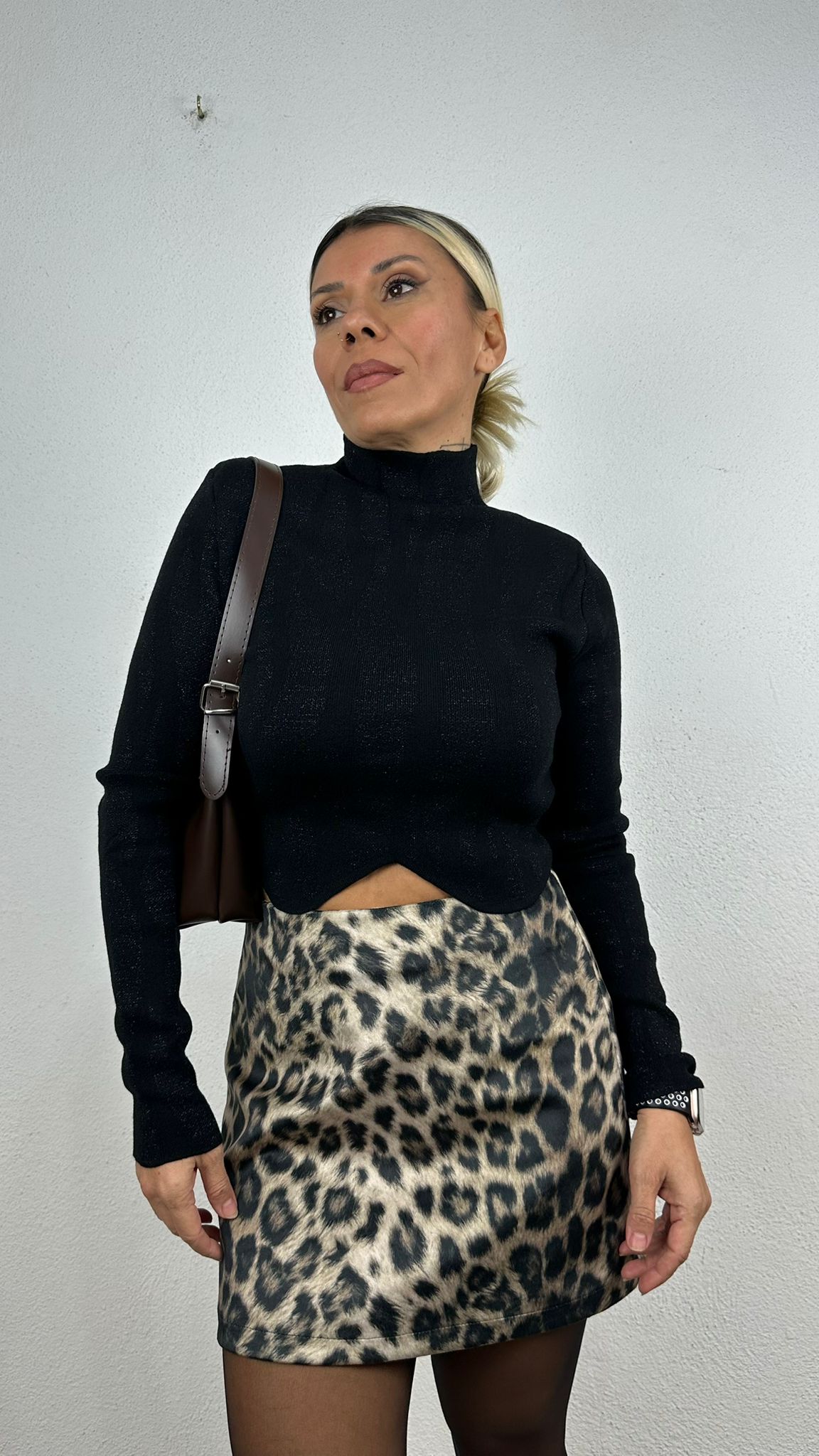 Nunu By Luxe Knit Asimetrik Siyah Simli Vatkalı Kazak