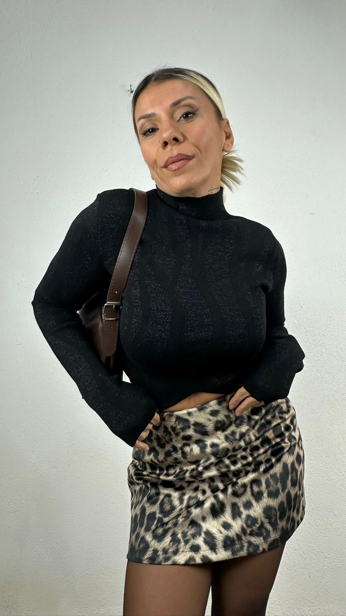 Nunu By Luxe Knit Asimetrik Siyah Simli Vatkalı Kazak