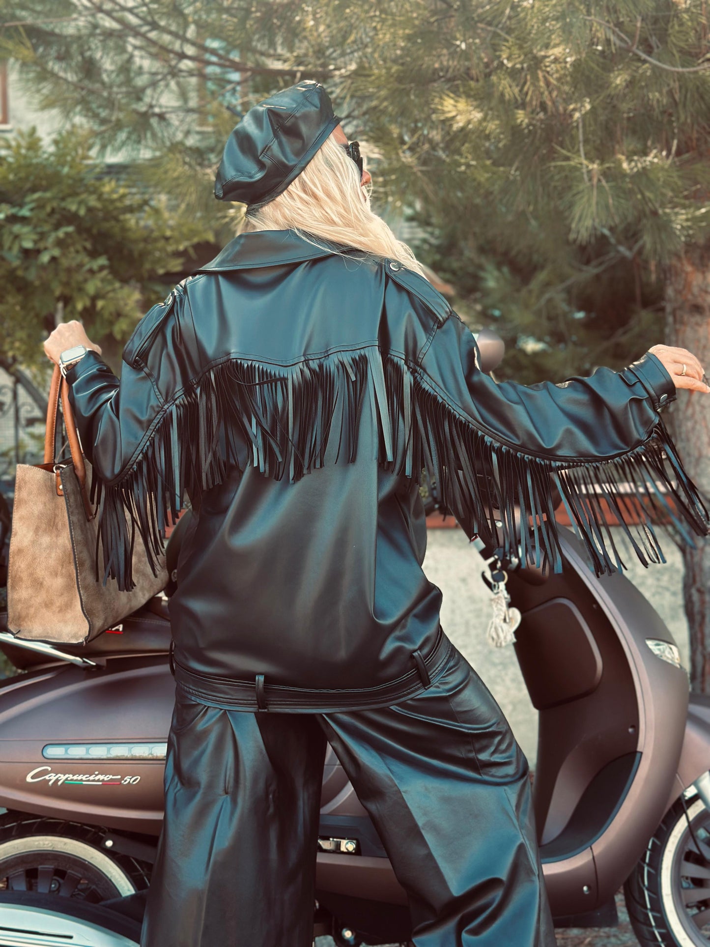Siyah Dallas Püsküllü Oversize Deri Mont