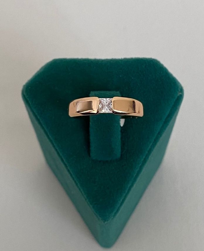 Xuping Numaralı Ortası Kare Taşlı Yüzük