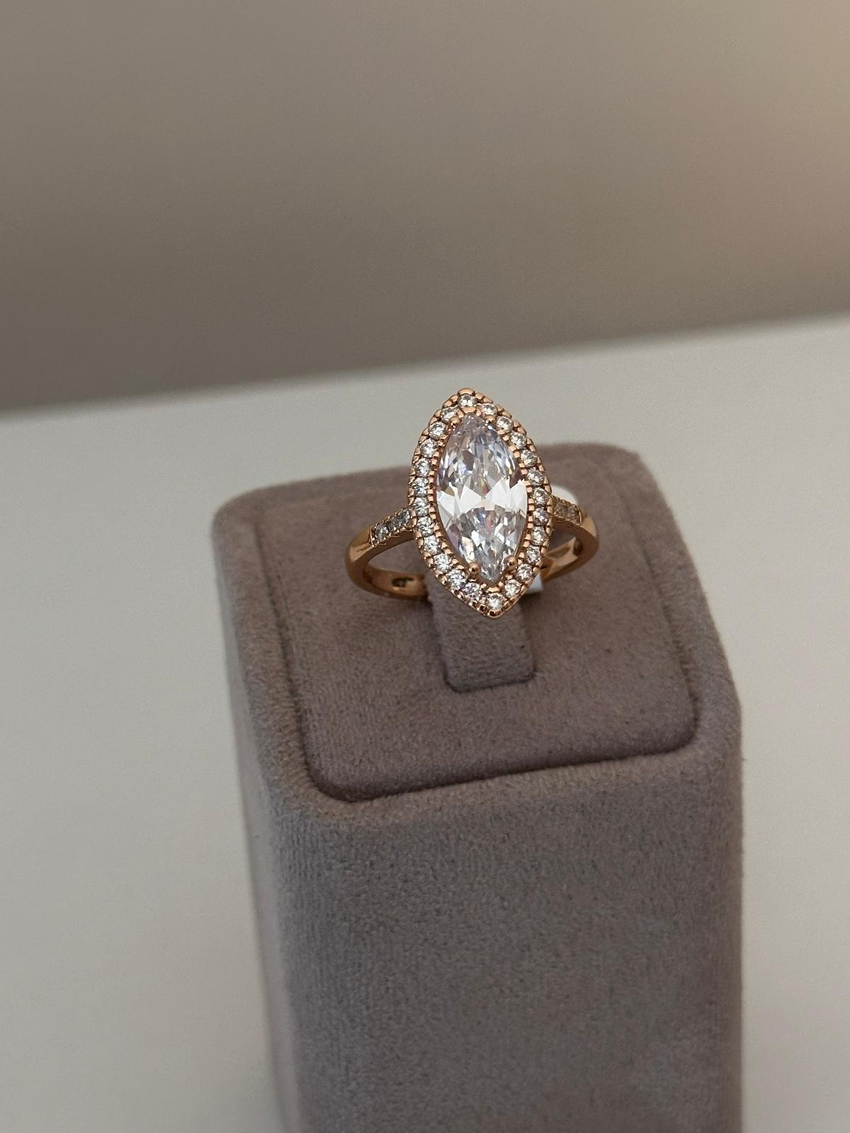 Xuping Rose Gold Numaralı Zirkon Taşlı Badem Model Yüzük