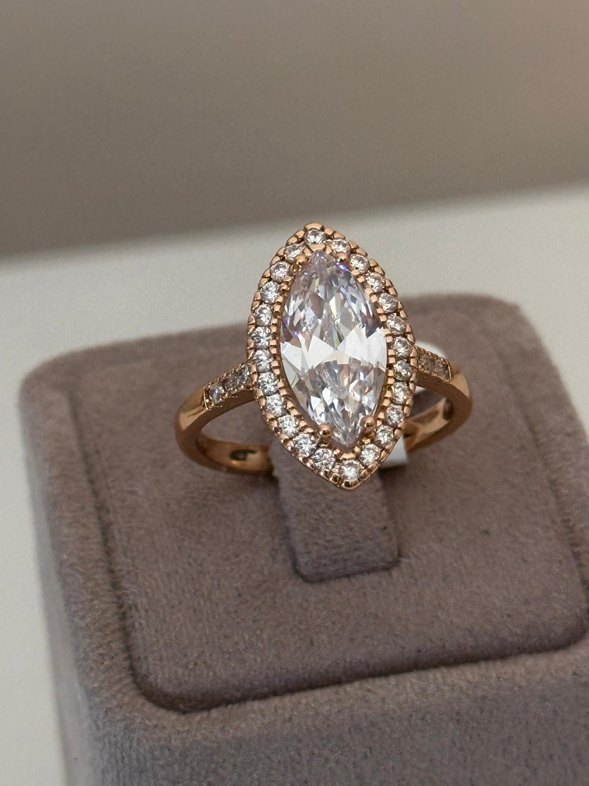 Xuping Rose Gold Numaralı Zirkon Taşlı Badem Model Yüzük