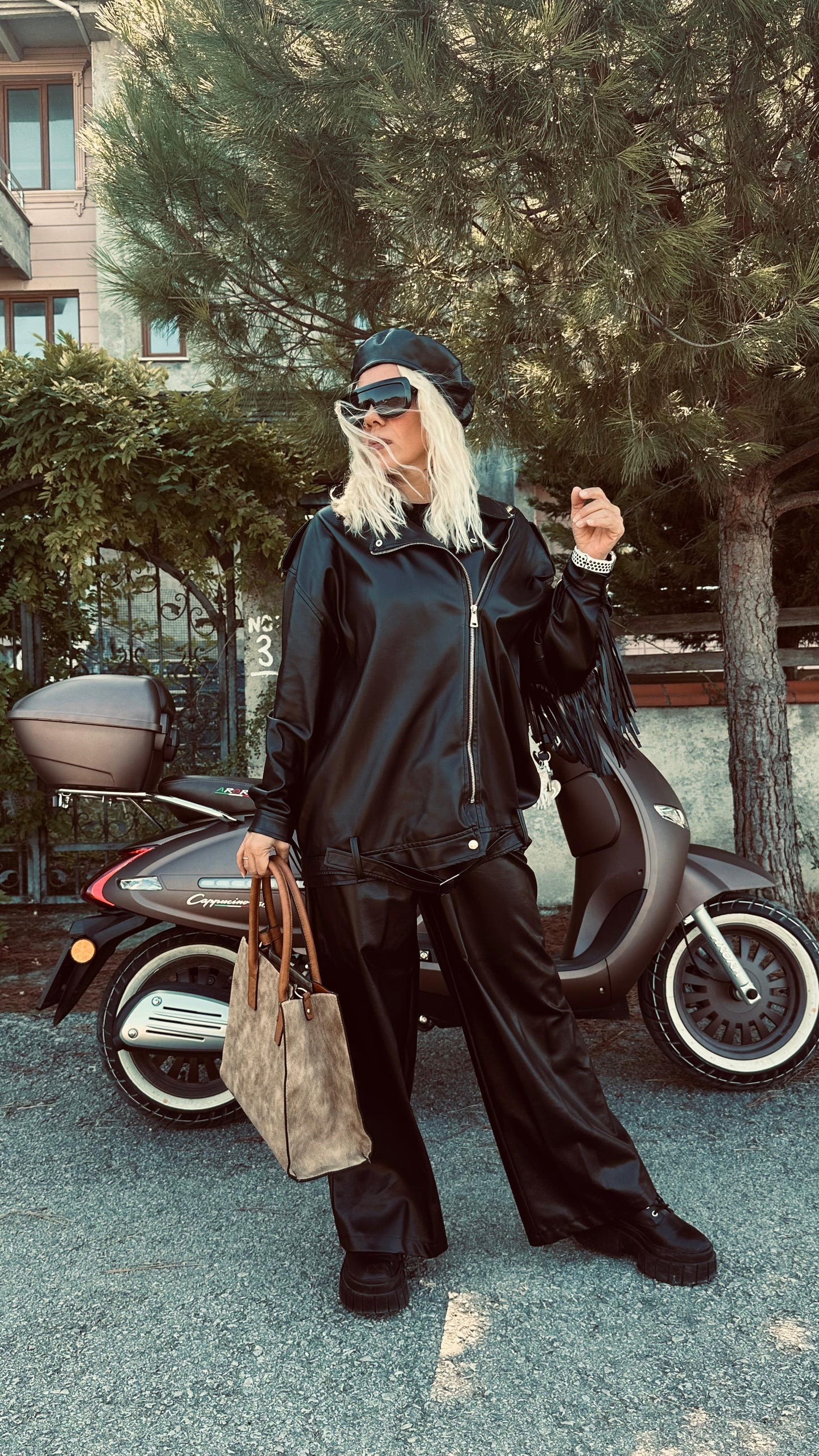Siyah Dallas Püsküllü Oversize Deri Mont