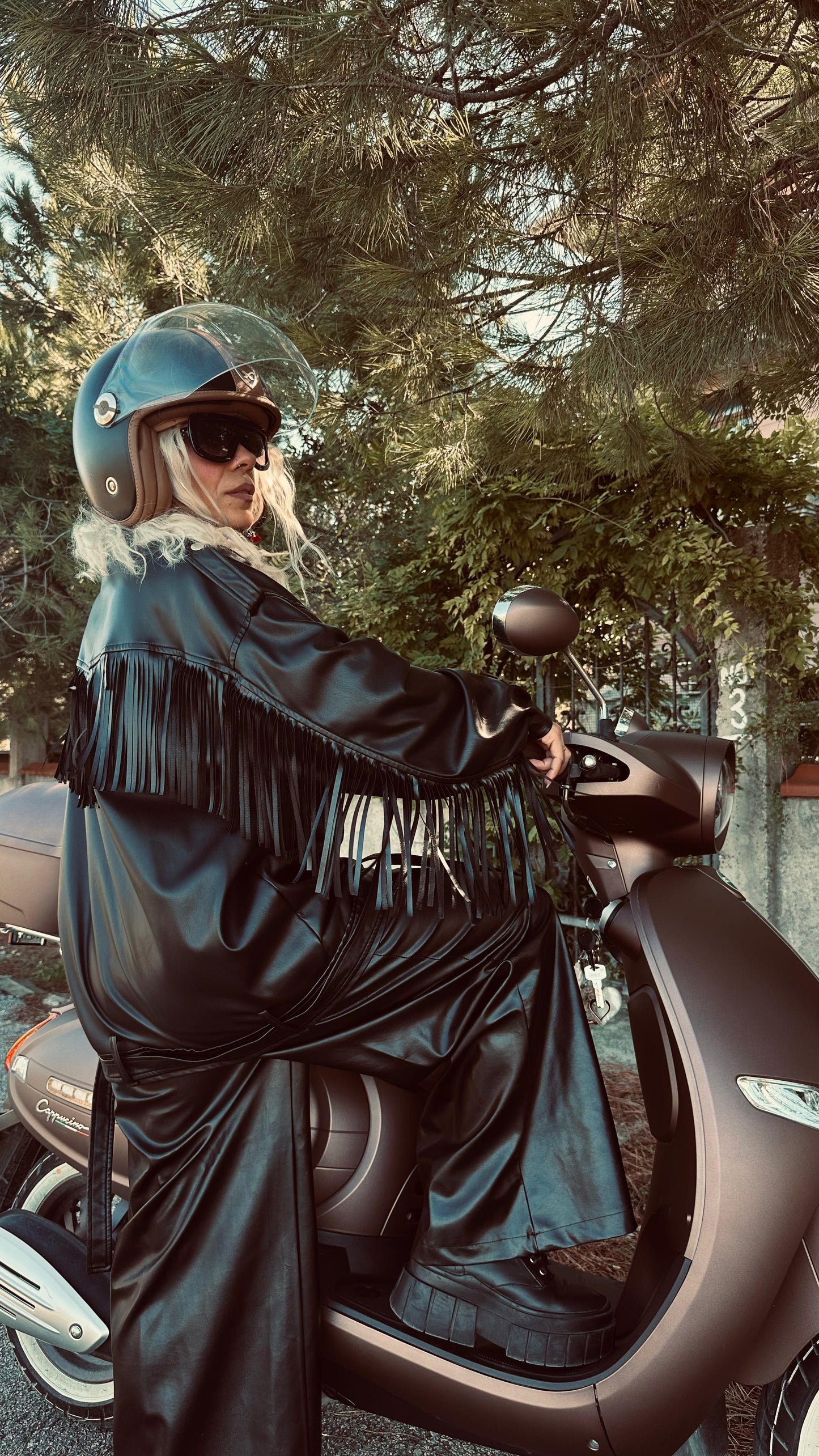 Siyah Dallas Püsküllü Oversize Deri Mont