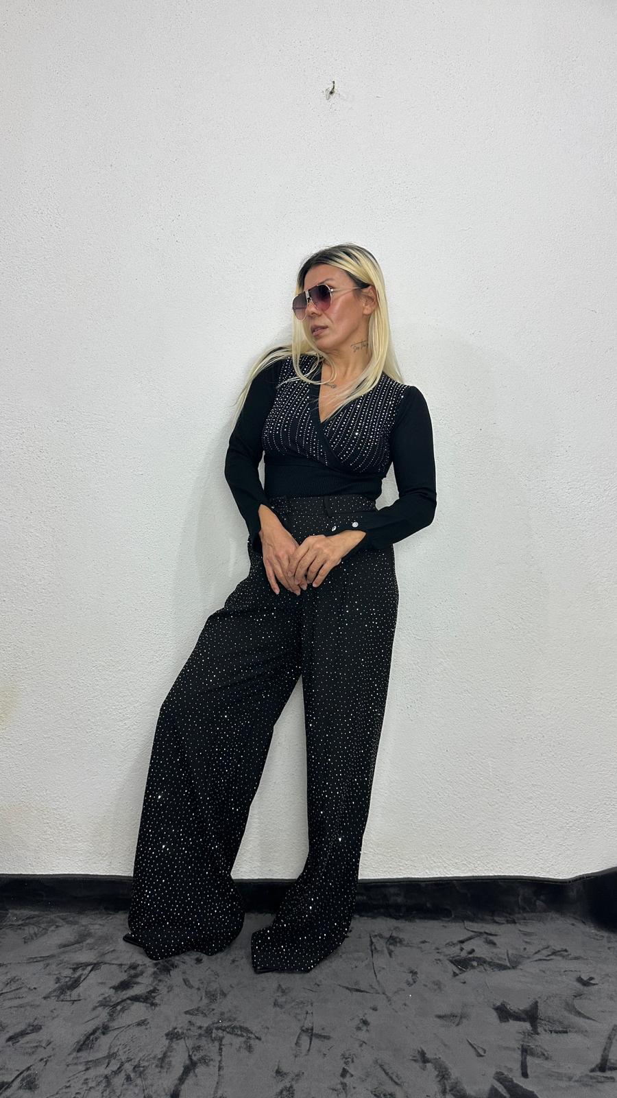 Nunu By Glam Siyah Taşlı V Yaka Triko