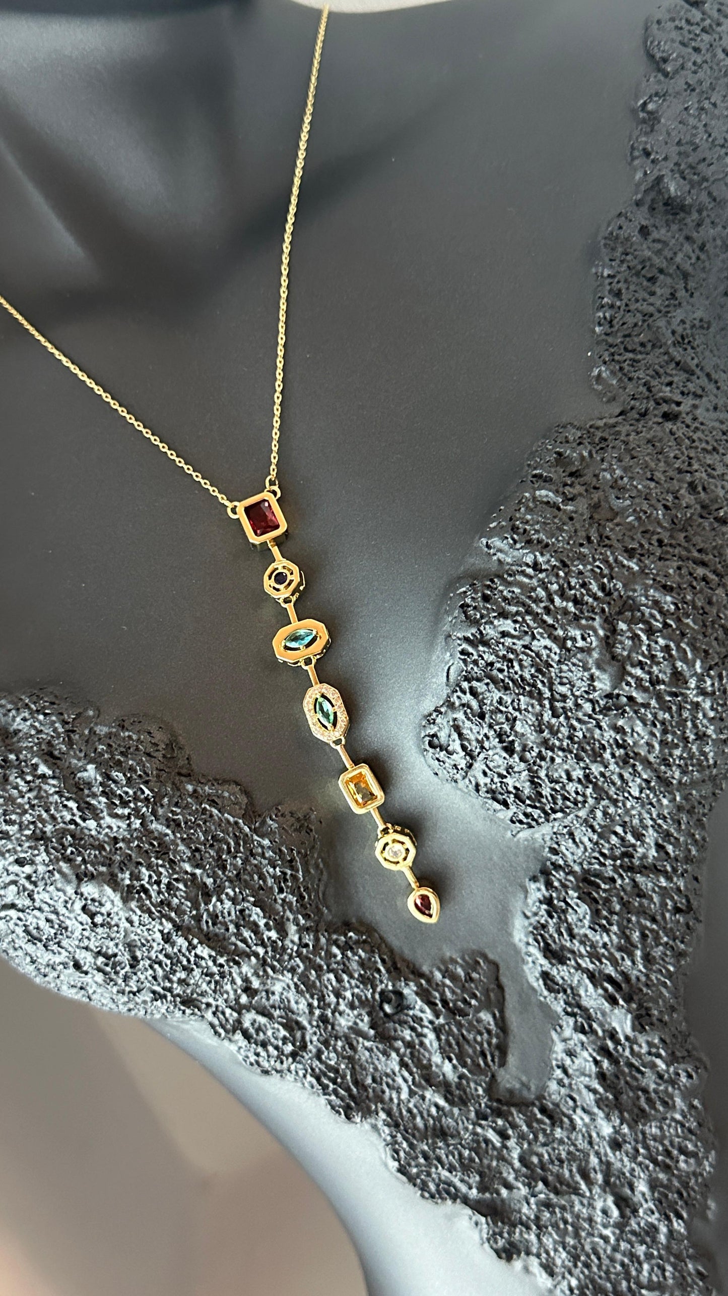 Çelik Gold Renk Zirkon Taşlı Baget Dekolte Y Model Kadın Kolye