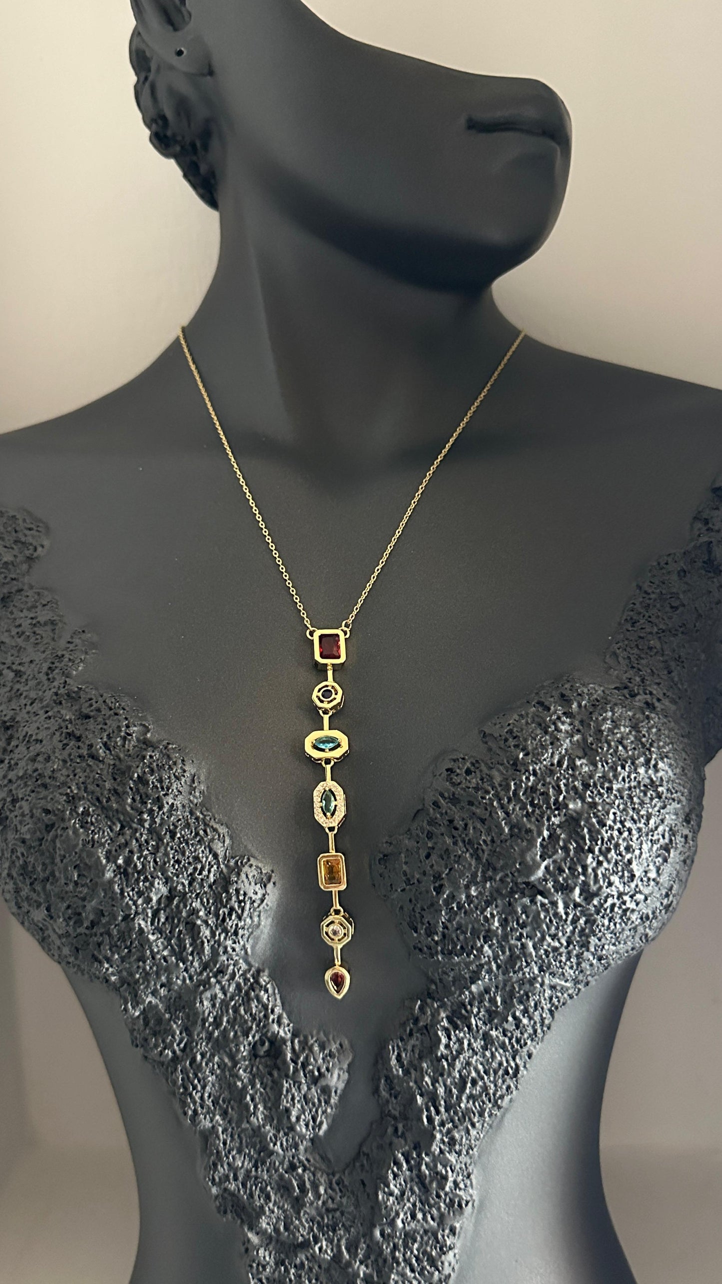 Çelik Gold Renk Zirkon Taşlı Baget Dekolte Y Model Kadın Kolye