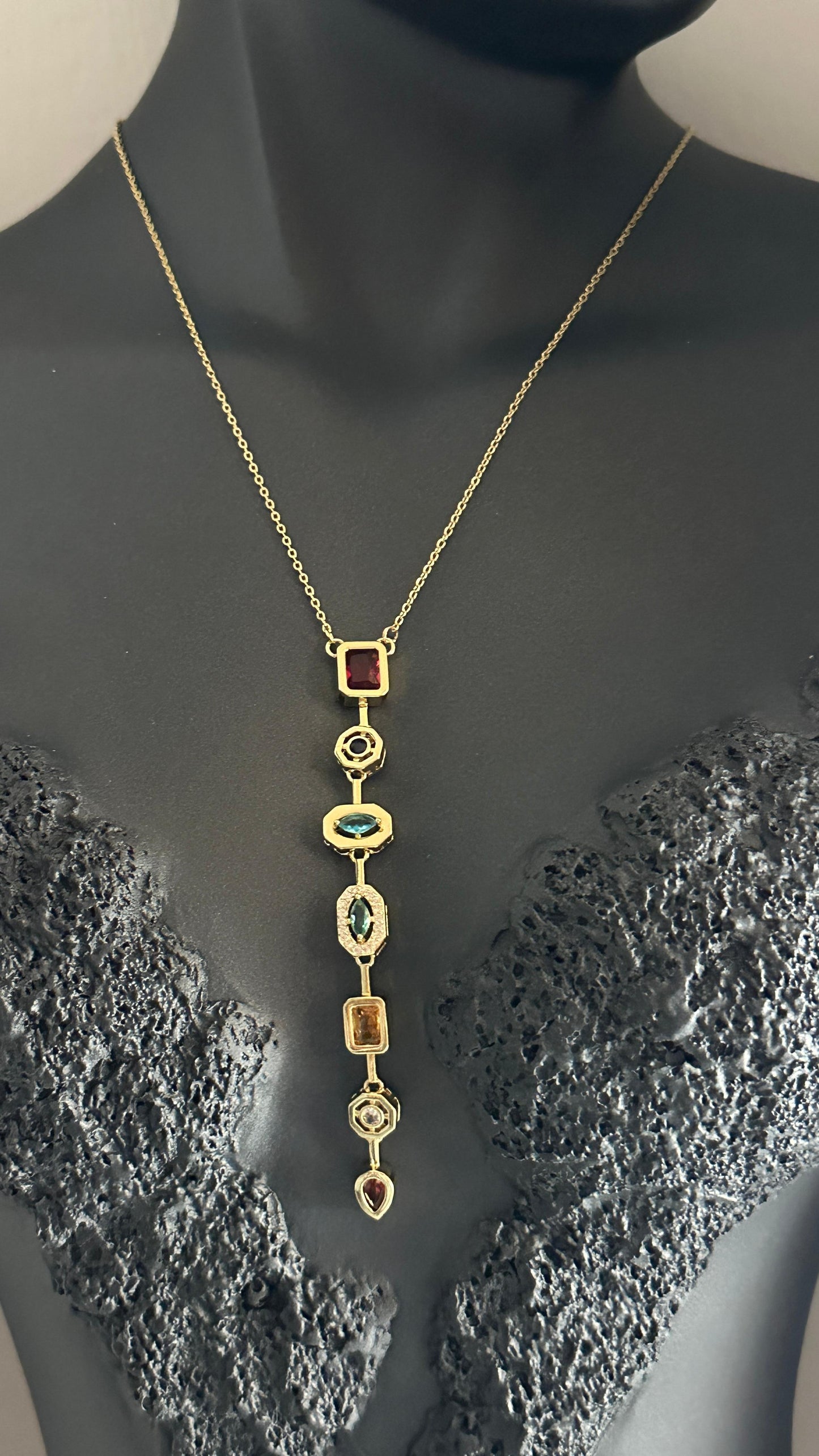 Çelik Gold Renk Zirkon Taşlı Baget Dekolte Y Model Kadın Kolye