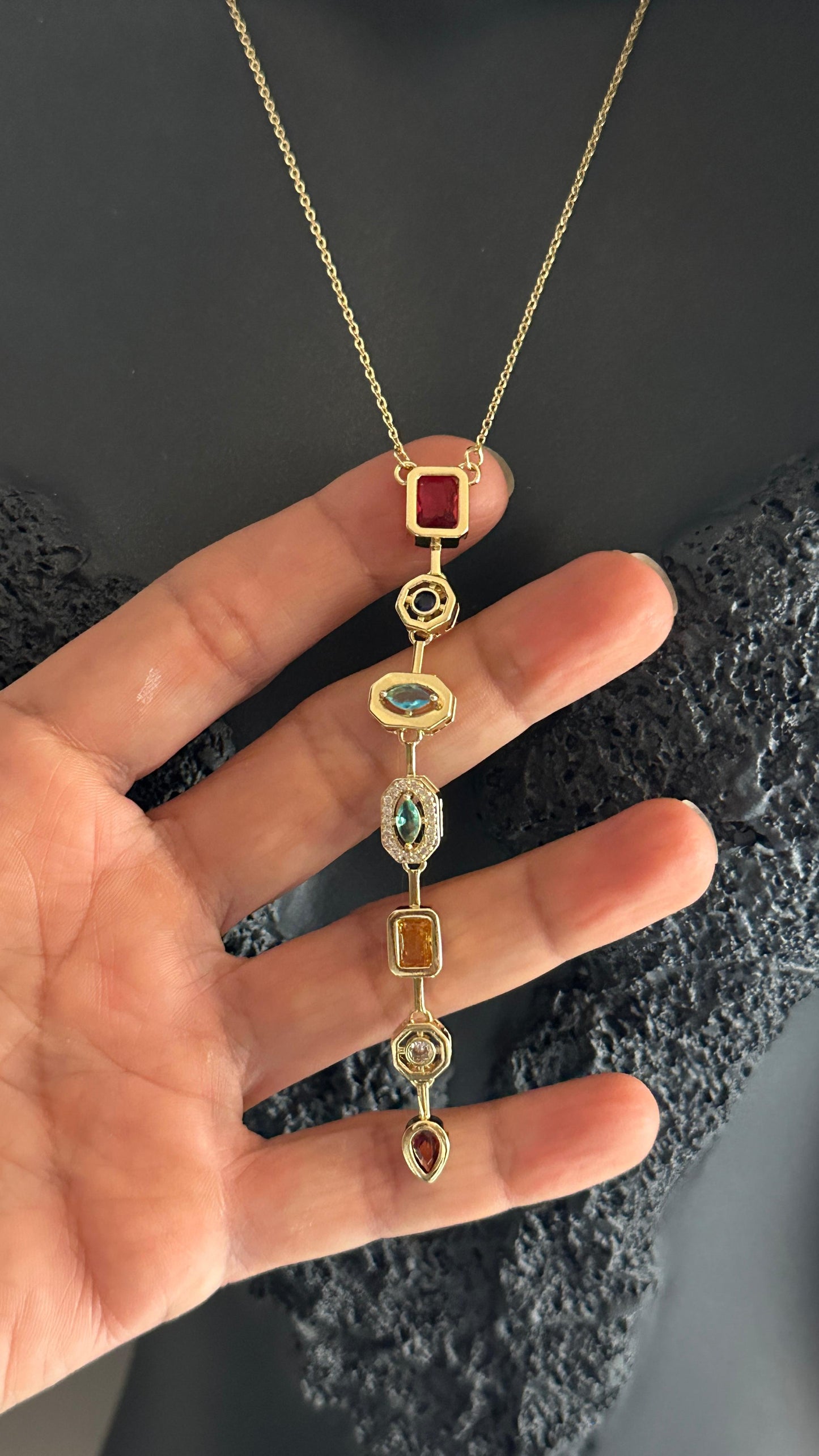 Çelik Gold Renk Zirkon Taşlı Baget Dekolte Y Model Kadın Kolye