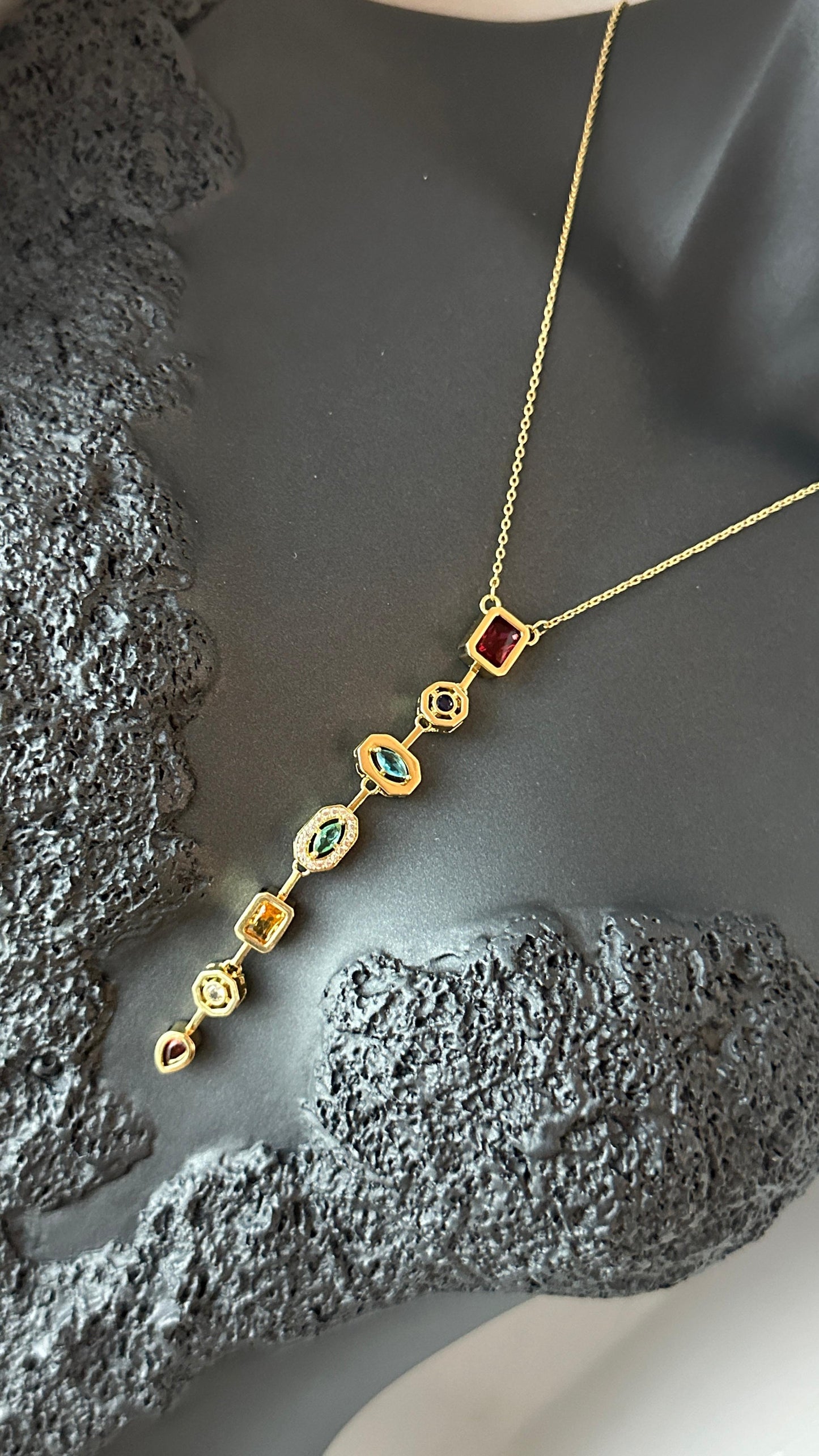 Çelik Gold Renk Zirkon Taşlı Baget Dekolte Y Model Kadın Kolye