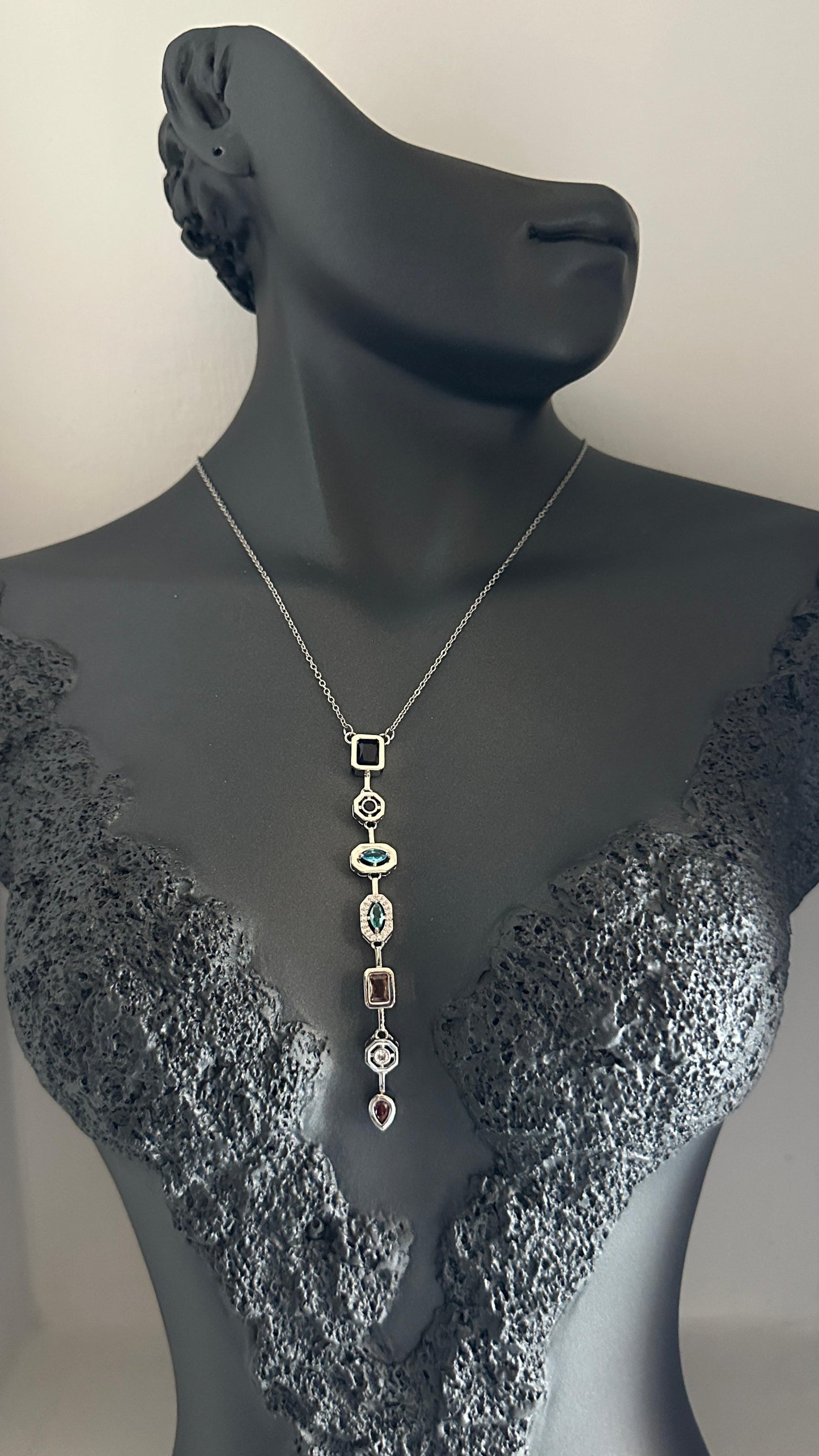 Çelik Silver Renk Zirkon Taşlı Baget Dekolte Y Model Kadın Kolye