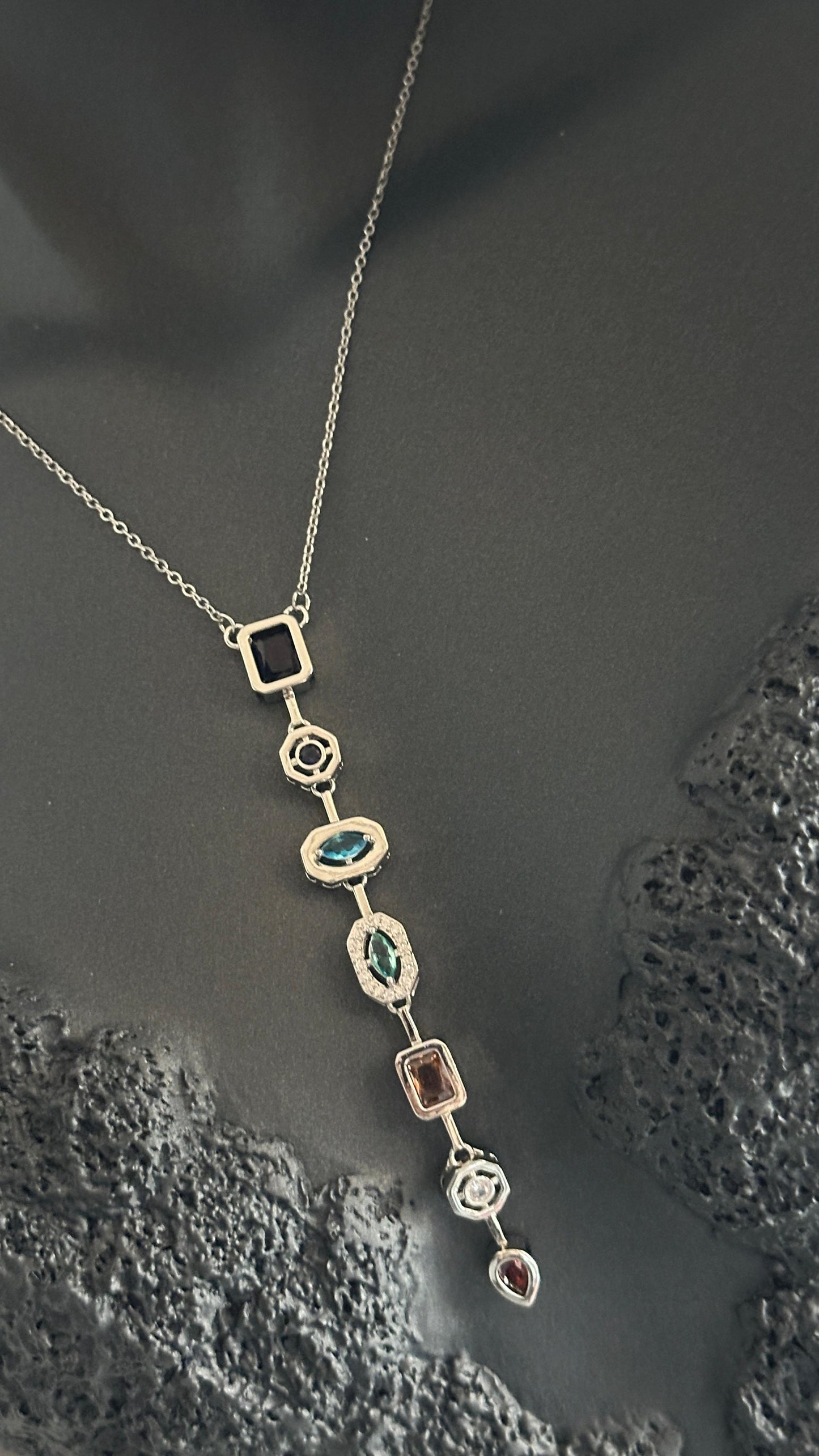 Çelik Silver Renk Zirkon Taşlı Baget Dekolte Y Model Kadın Kolye