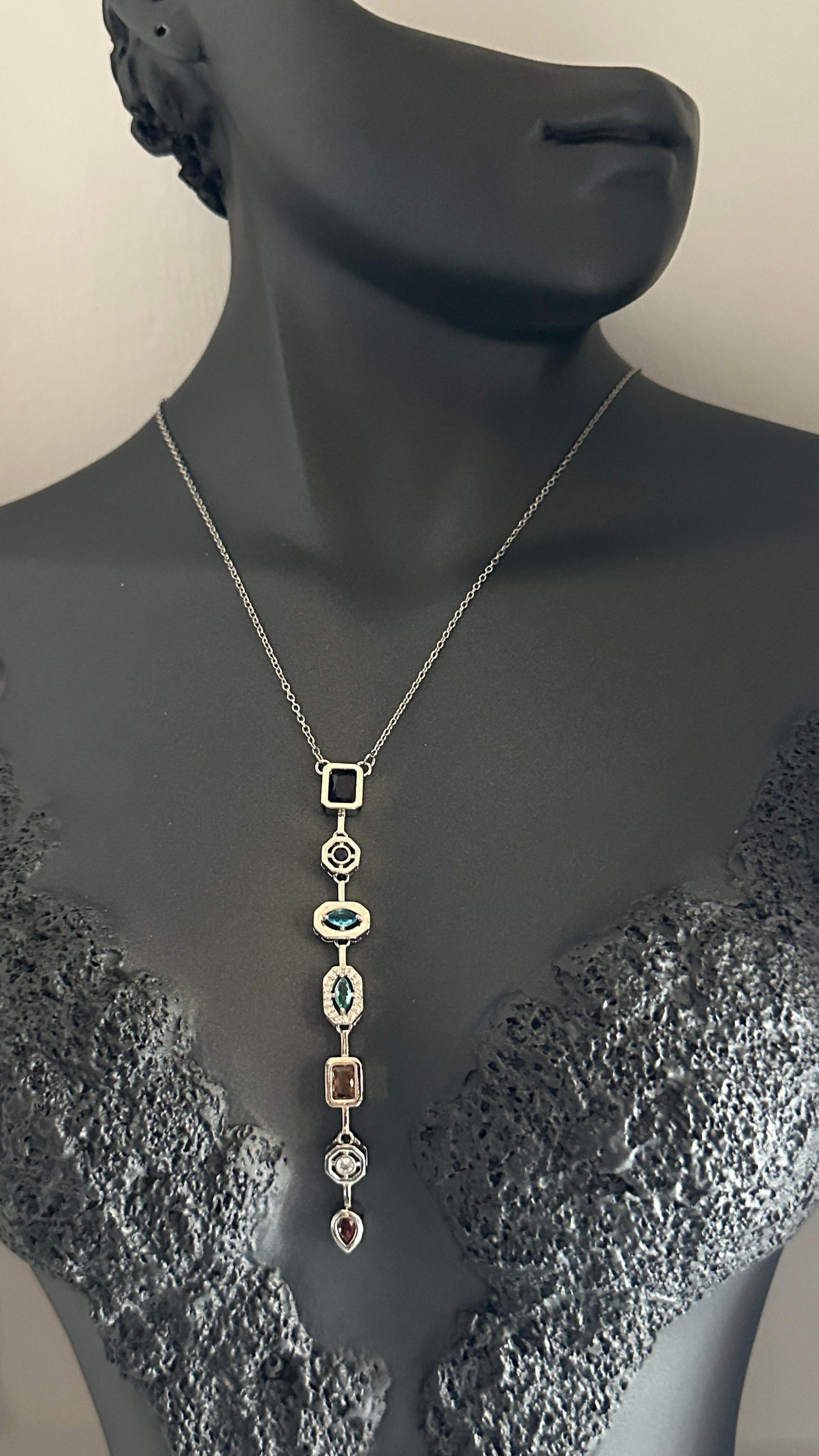 Çelik Silver Renk Zirkon Taşlı Baget Dekolte Y Model Kadın Kolye