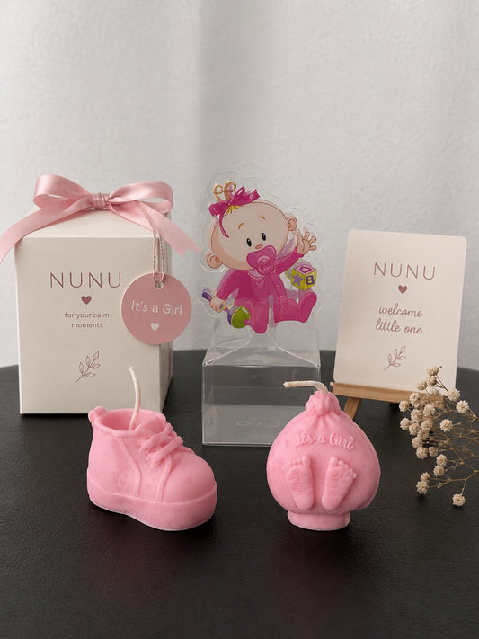 NuNu Baby Pink Collection – Kişiye Özel It’s A Girl & Bebek Ayakkabı Mum Seti