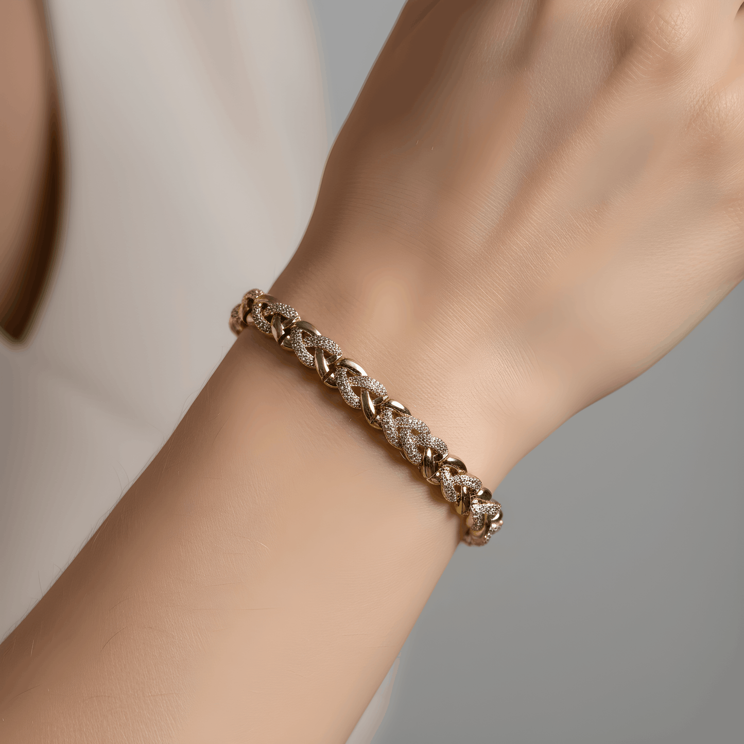 NuNu By Live Sarmal Model Xuping Bileklik Gold