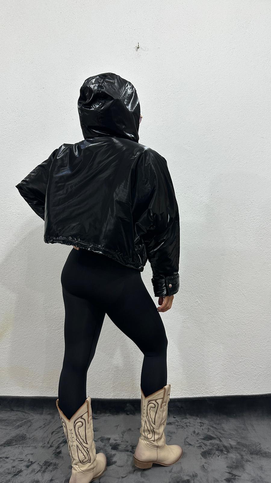 Oversize Parlak Siyah Şişme Kapüşonlu Mont