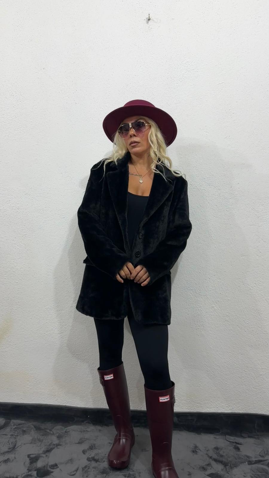 Premium Siyah Yumoş Peluş Ceket