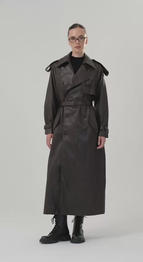 nunu-by-tw-noir-elegance-uzun-suni-deri-kadin-trenckot-kahve-video


