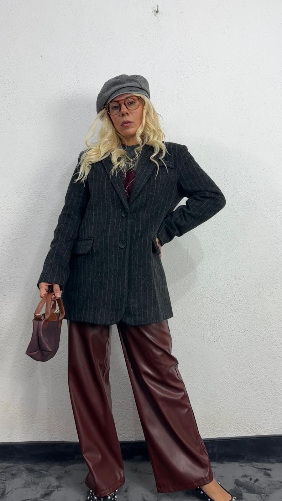 Siyah Kırçıllı Kaşe Ceket