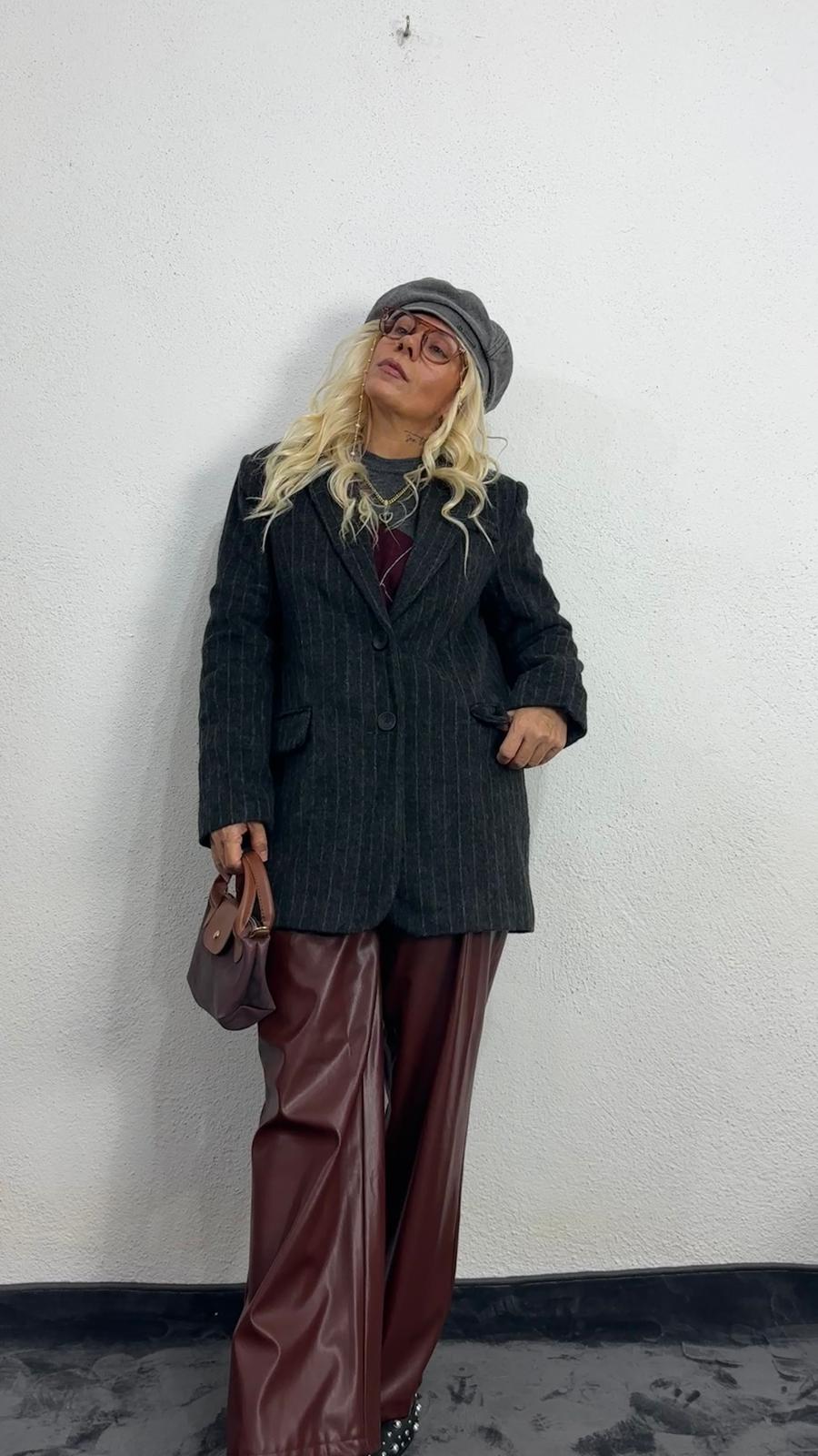 Siyah Kırçıllı Kaşe Ceket