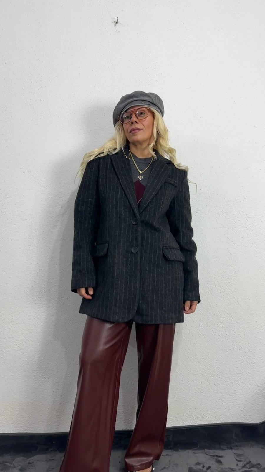 Siyah Kırçıllı Kaşe Ceket