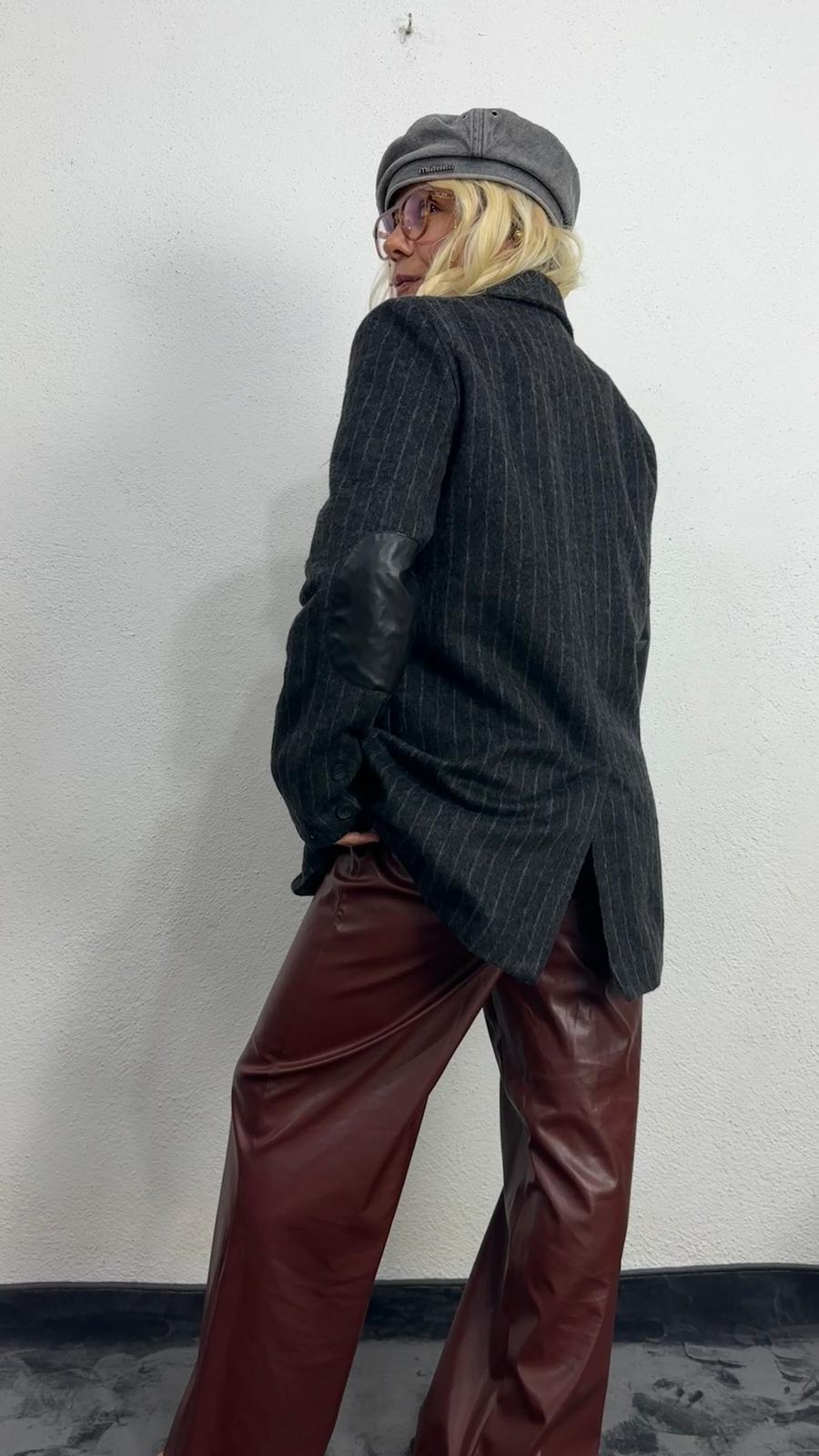 Siyah Kırçıllı Kaşe Ceket