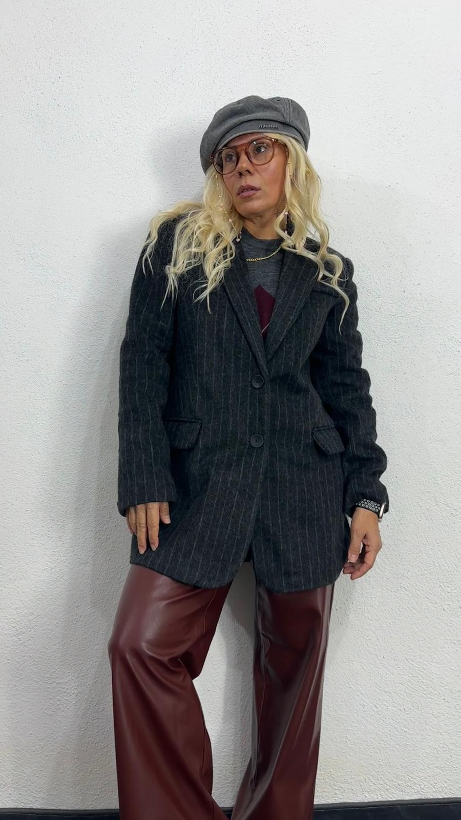 Siyah Kırçıllı Kaşe Ceket