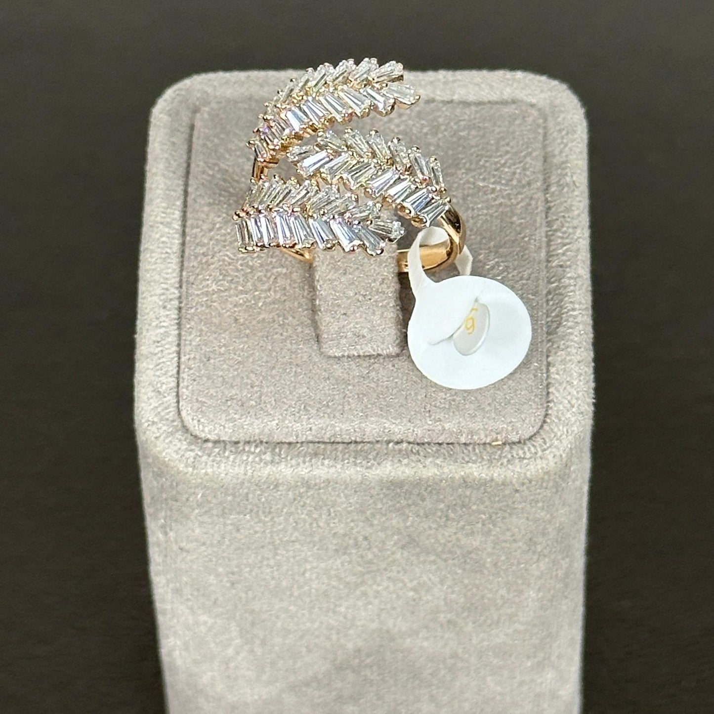 Xuping Rose Gold Yaprak Baget Taş Numaralı Yüzük